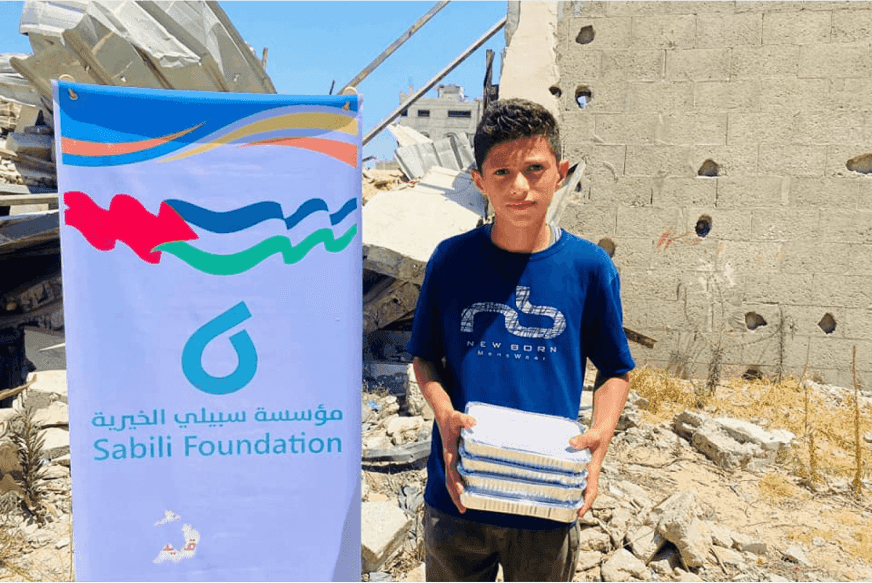 Providing fresh food to displaced Palestinians