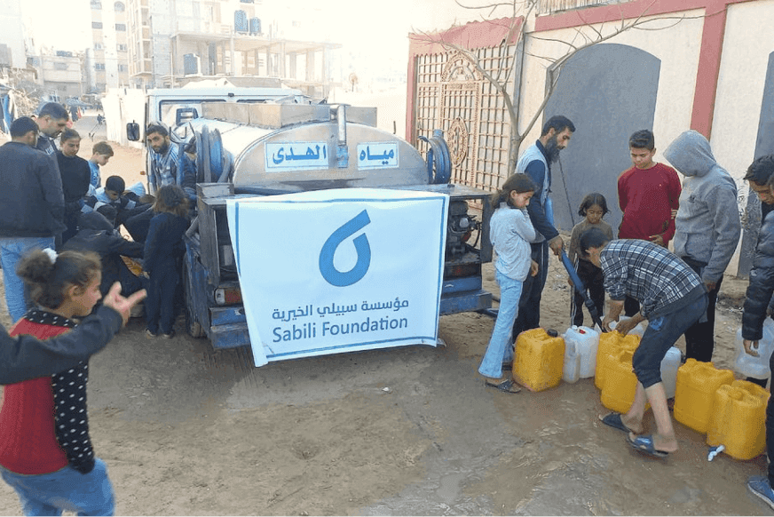 Providing fresh water to displaced Palestinians