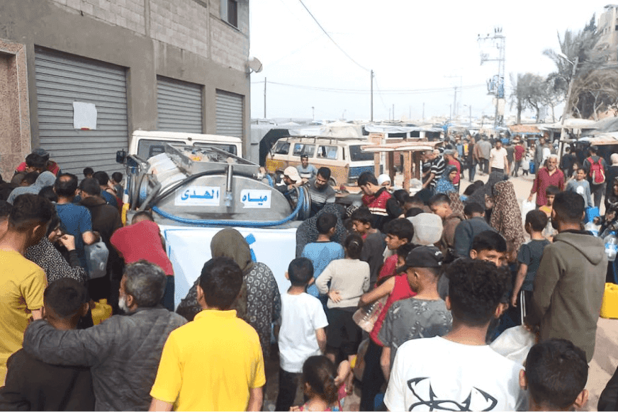 Providing fresh water to displaced Palestinians
